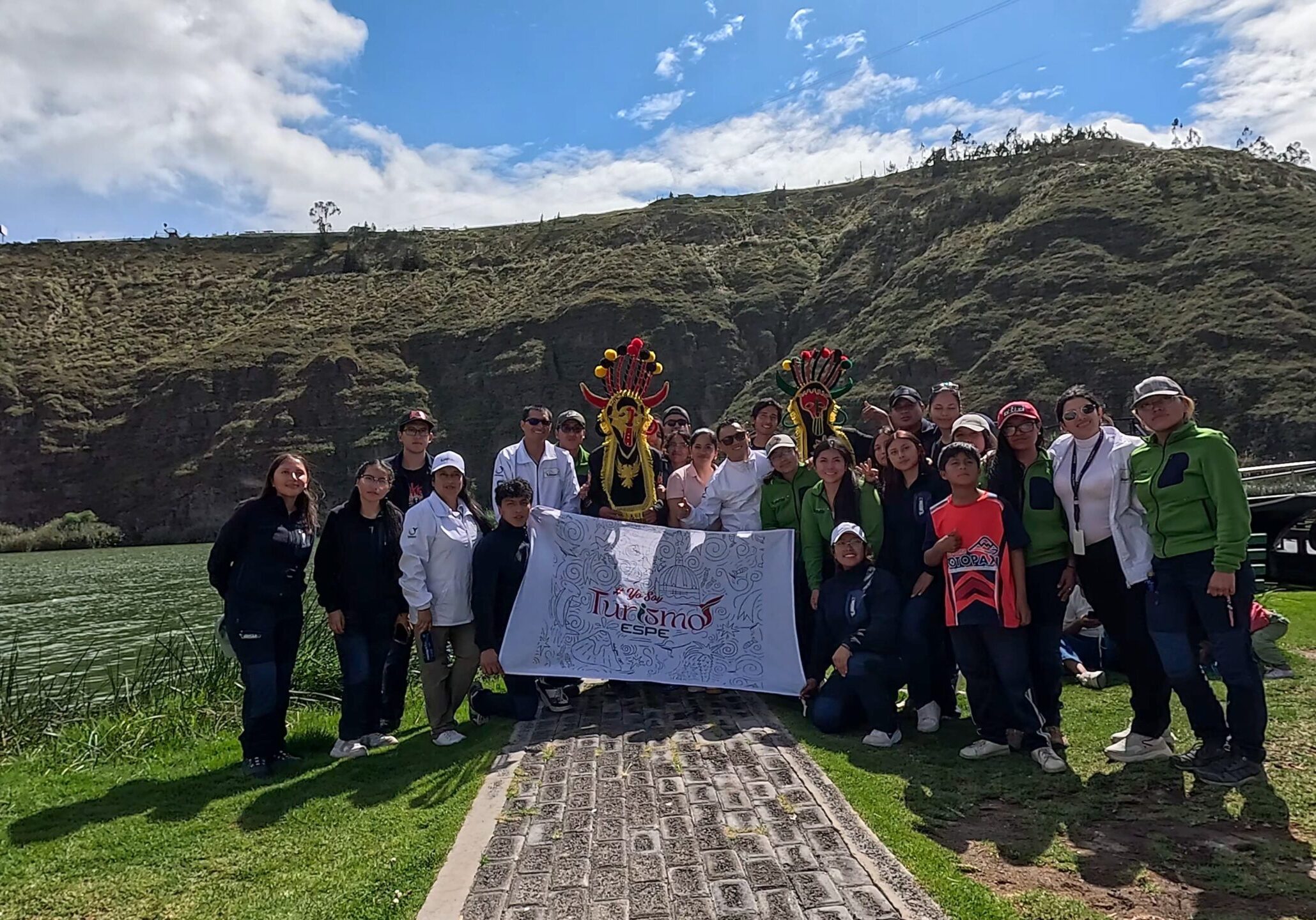 Estudiantes de la carrera de Turismo ESPEL en una gira